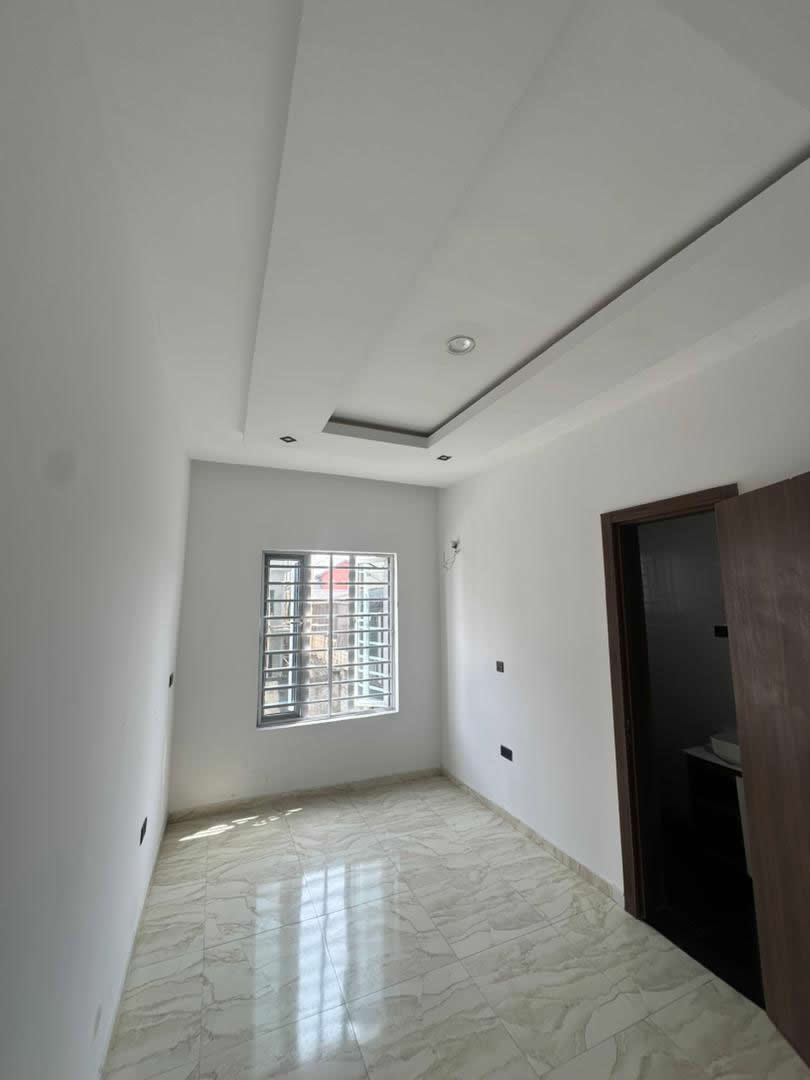 CASTLE & ASHBY 4 Bedroom Terrace Duplex (all rooms en-suite ) with a maid"s room