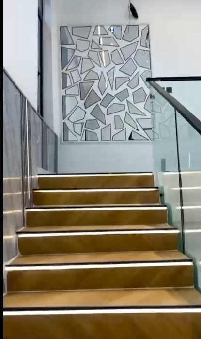 Luxury 5 bedroom fully detached duplex