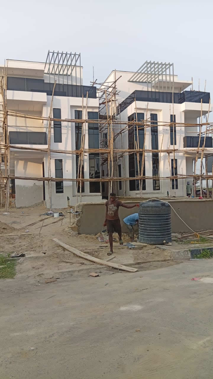 5 bedroom detached duplex