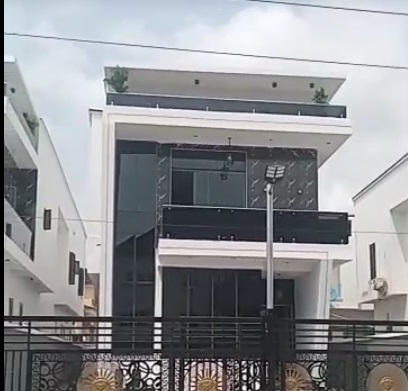 5 bedroom duplex with BQ